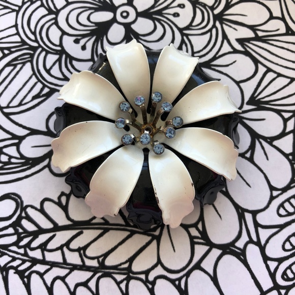 Vintage Jewelry - Stunning black White 1960’s enamel flower brooch